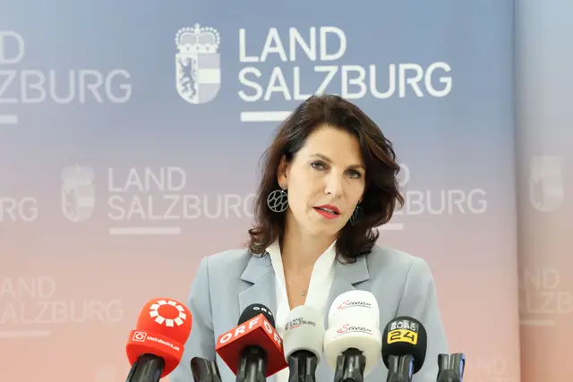 Im Bild: Landeshauptfrau und Finanzreferentin Karoline Edtstadler bei der Präsentation der Eckpunkte des Doppelbudgets 2027/2028.  | Foto: Land Salzburg / Franz Neumayr
