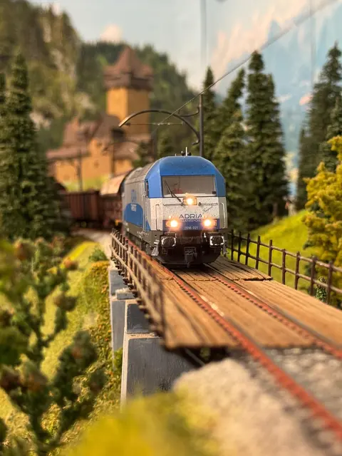 Der Welser Eisenbahner Modellbau Club präsentiert sich mit neuem Obmann und frischem Elan: Wöchentliche Treffs laden zum Basteln und Tüfteln ein. | Foto: EMC