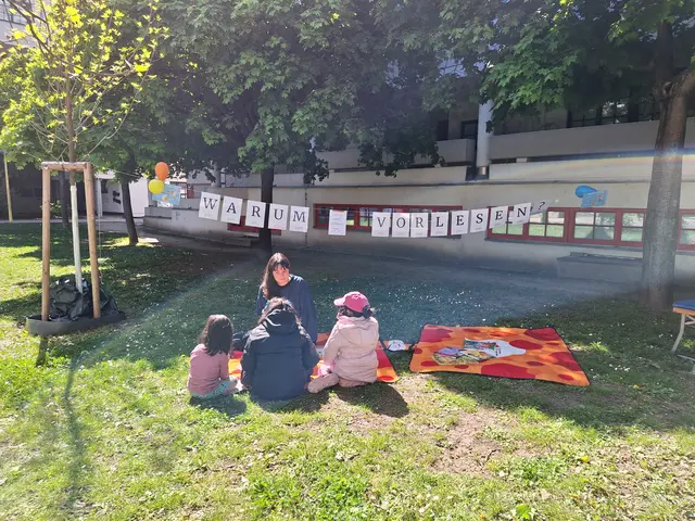 Vorgelesen wird an verschiedenen Orten, von den Innenhöfen bis zu den Wiesen am Schöpfwerk. | Foto: Startklar