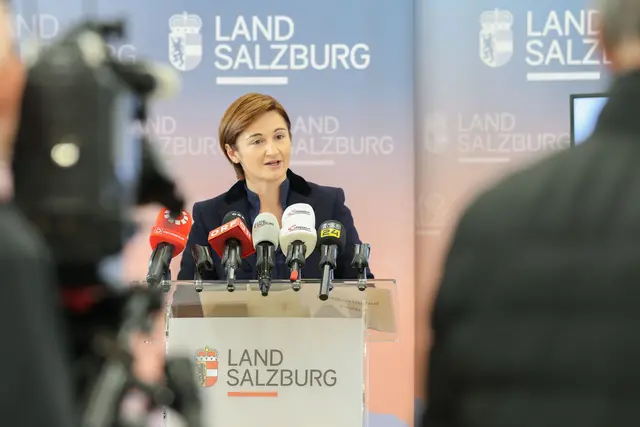 Im Bild: Landeshauptfrau-Stellvertreterin Marlene Svazek bei der Präsentation der Eckpunkte des Doppelbudgets 2027/2028.  | Foto: Land Salzburg / Franz Neumayr