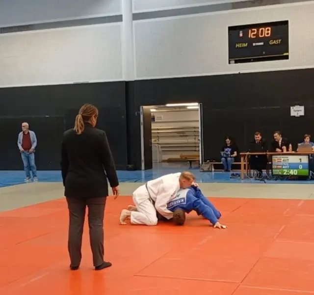 Michael Schuller (weiß) in Action | Foto: Sportunion Römerland-Fighters