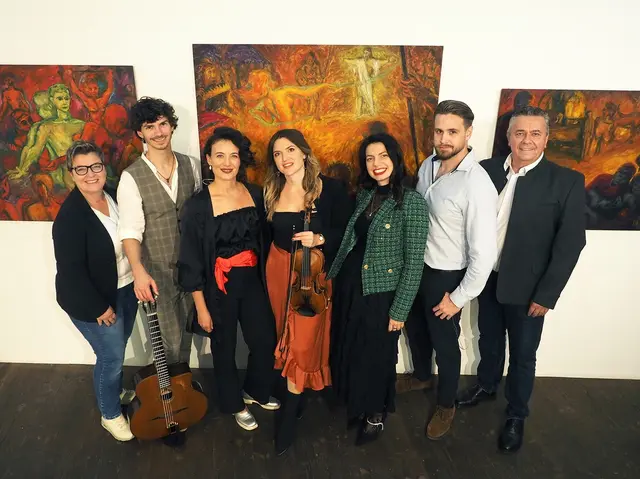 GF der Alten Schmiede Susanne Höllerer, David Mandlburger, Jasmin Meiri, Raffaela Gmeinder, Anela Čindrak, Florian Gunacker, Obmann der Alten Schmiede Günter Zaiser

  | Foto: Norbert Stadler