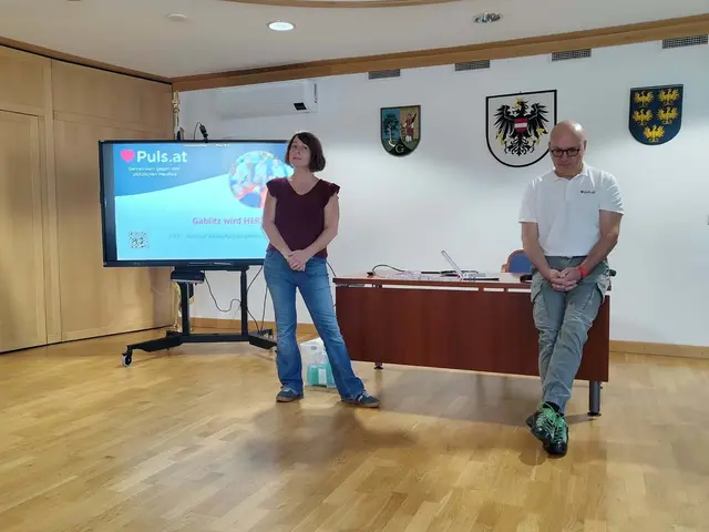 Gina Wörgötter und Herbert Willer bei einem "Defi-Kurs" in Gablitz.  | Foto: Wörgötter