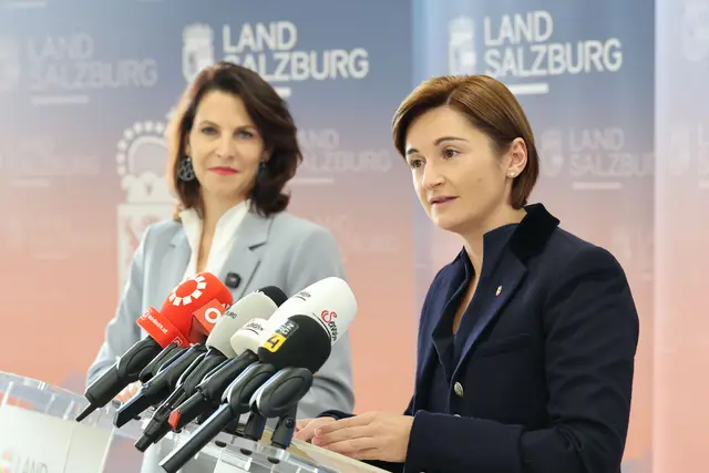 Im Bild: Landeshauptfrau und Finanzreferentin Karoline Edtstadler und Landeshauptfrau-Stellvertreterin Marlene Svazek bei der Präsentation der Eckpunkte des Doppelbudgets 2027/2028.  | Foto: Land Salzburg / Franz Neumayr