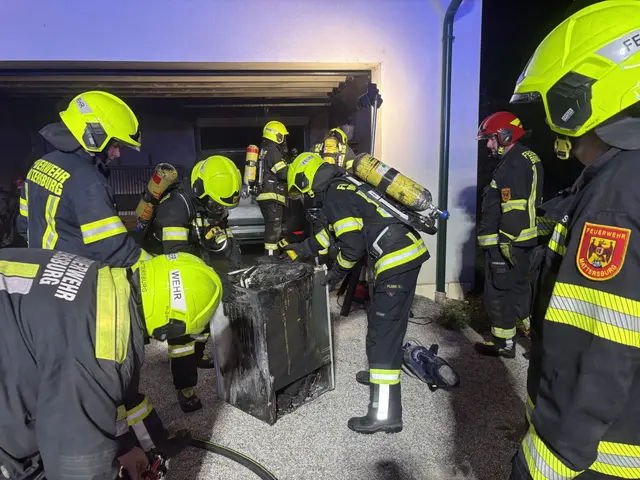 27 Florianis waren rund eineinhalb Stunden im Einsatz. Verletzt wurde niemand. | Foto: Feuerwehr Mattersburg