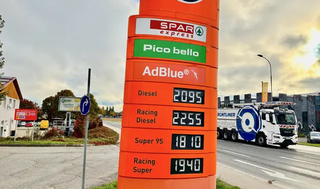 Spritpreise kurz nach acht Uhr in Klagenfurt vom 12. Oktober 2026: Viele nutzen die Nähe zu Slowenien für einen "Tank-Ausflug". | Foto: MeinBezirk.at/StephanFugger