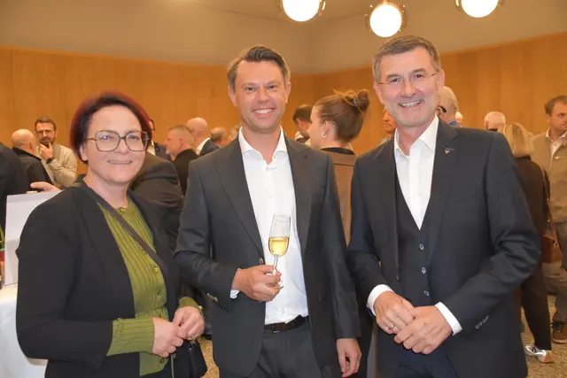 Gut gelaunt waren Tanja Stöckl, Bernd Loranth und Richard Kossits beim Empfang. | Foto: MeinBezirk/Michael Strini