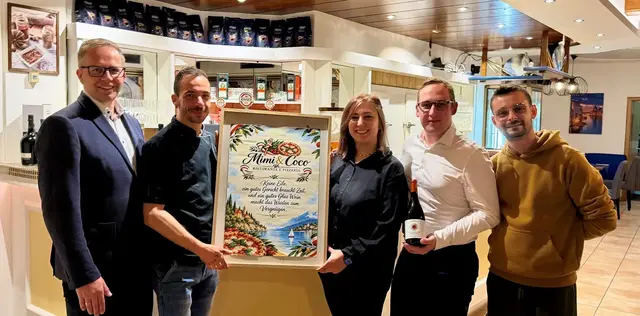 Freuen sich auf den Neustart von Mimi &amp; Coco (v.l.): Bürgermeister Fritz Robeischl, Pizzabäcker Anthony, Gastgeberin Concetta Mastrolorenzo, Hausbesitzer Lukas Atteneder und Sous-Chef Vito. | Foto: Stadtgemeinde Pregarten