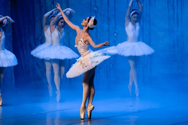Ballettliebhaber kommen in Weiz auf ihre Kosten, wenn die International Ballet Company Italia mit „Schwanensee“ begeistert.  | Foto: IntBallettCompany