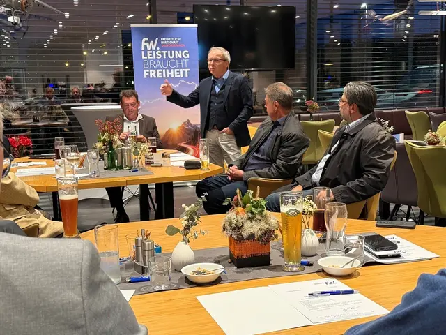 Bürgermeister und Landtagsabgeordnete Wolfgang Klinger hielt einen Vortrag zur aktuellen Wirtschaftspolitik. | Foto: FW OÖ