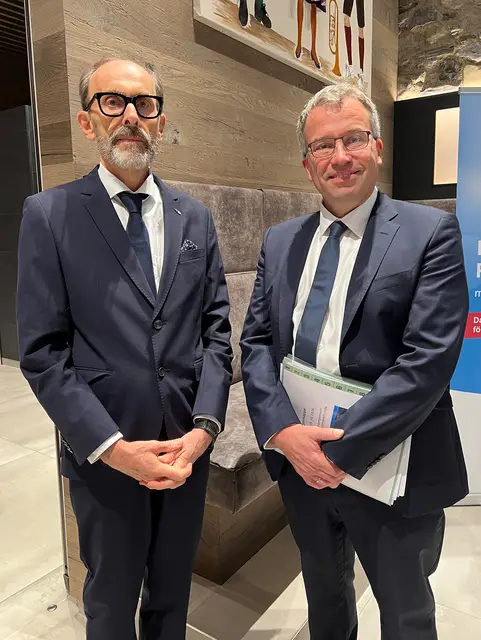 Thomas Burgstaller, Leiter des AMS Bischofshofen (li.), mit Johannes Kopf. | Foto: AMS Salzburg