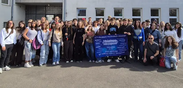 Sechs Schüler der MS Garsten vertraten ihre Schule bei der internationalen Erasmus+ Projektwoche „EnterSTEAM“ in Budapest und arbeiteten dort gemeinsam mit Jugendlichen aus mehreren europäischen Ländern. | Foto: Hauser