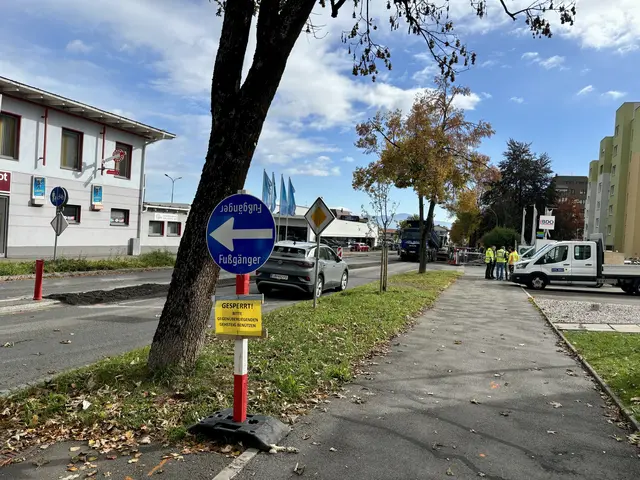 Stadteinwärts ist die Zufahrt einspurig möglich.