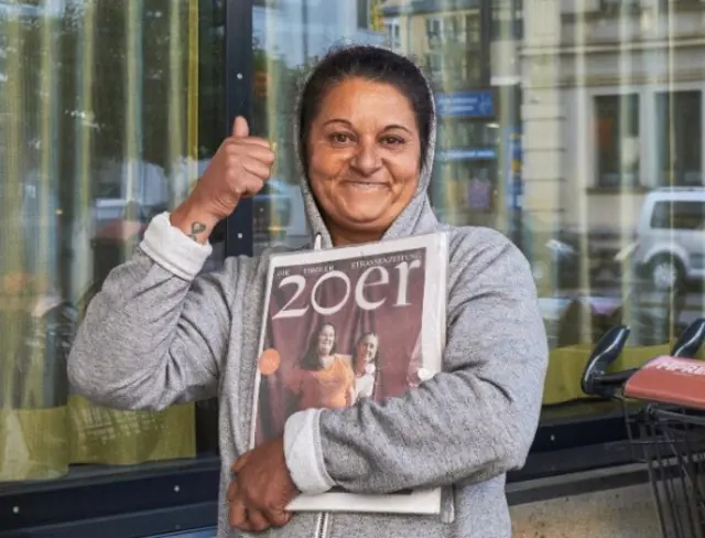 Aktionstag des "20er": Die Tiroler Straßenzeitung besteht seit 28 Jahren und feiert 2028 ihr 30-jähriges Bestehen.  | Foto: Nicolás Hafele