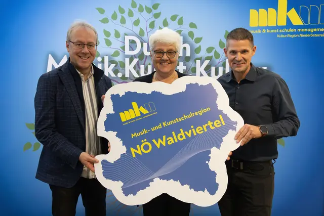 Regionssprecherin Maria Franziska Rupf (Mitte, Musikschule Jauerling-Wachau) mit ihren Stellvertretern Alexander Kastner (li., Regionalmusikschule Waldviertel-Mitte) und Harald Schuh (re, W. A. Mozart Musikschule Horn). | Foto: MKM NÖ