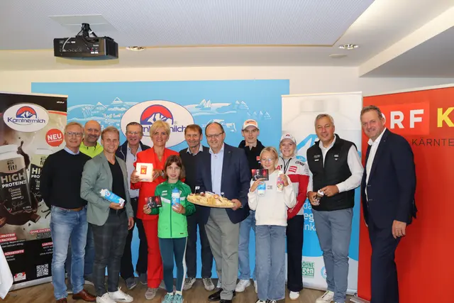 Von links: Walter Hofer (ehemaliger FIS Renndirektor Skispringen), Franz Wiegele (Kärntner Landesskiverband - Referatsleiter Nordisch), Hanno Douschan (Generalsekretär), Karl Schnabl (Olympiasieger im Skispringen), Karin Bernhard (Landesdirektorin ORF Kärnten), Merle Schneider, Hans Millonig (ehemaliger österreichischer Skispringer), Helmut Petschar (Direktor Kärntnermilch),  Maximilian Ortner (Skispringer des ÖSV), Valentina Groicher, Katharina Truppe (Skirennläuferin des ÖSV Nationalteams), Fritz Strobl (Olympiasieger in der Abfahrt) und Dieter Mörtl (Präsident Kärntner Landesskiverband) | Foto: MeinBezirk.at/Grabic
