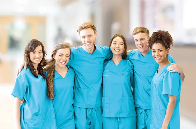 Es gibt viele Möglichkeiten eine Ausbildung im Bereich Gesundheit und Pflege zu starten. | Foto: Getty Images