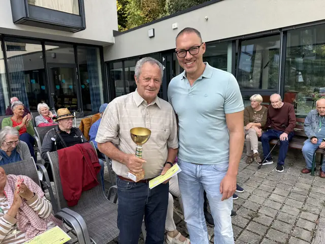 Tagessieger Karl Wagner mit Heim- und Pflegedienstleiter des SH Bischofshofen Ingomar Gussnig | Foto: Tageszentrum Bischofshofen