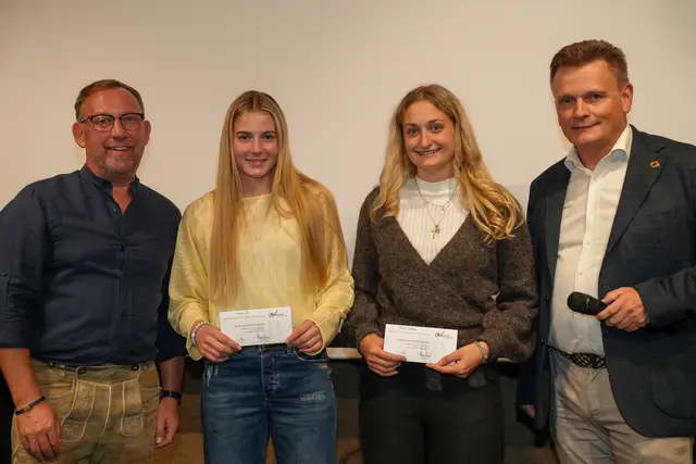 Die Ski-alpin-Asse Lea Unger Kathrin Stock (v.l.) | Foto: Johannes Burger/Stadtgemeinde Bischofshofen