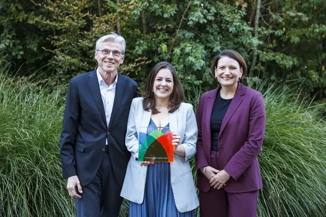 Walter Emberger (Präsident Fundraising Verband Austria), Rosa Bergmann (Fundraiserin des Jahres; Hobby Lobby) und Ruth Williams (Geschäftsführerin Fundraising Verband Austria). | Foto: Sima Prodinger