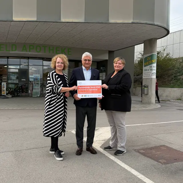Sozial-Landesrätin Christiane Teschl-Hofmeister, Landesrat Martin Antauer und Andrea Stoick (Geschäftsführung PSZ gGmbH). | Foto: Pressler/Weinzierl