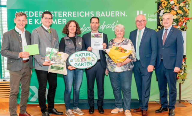 Blumen für die Vizebürgermeisterin | Foto: Georg Pomaßl/LK NÖ