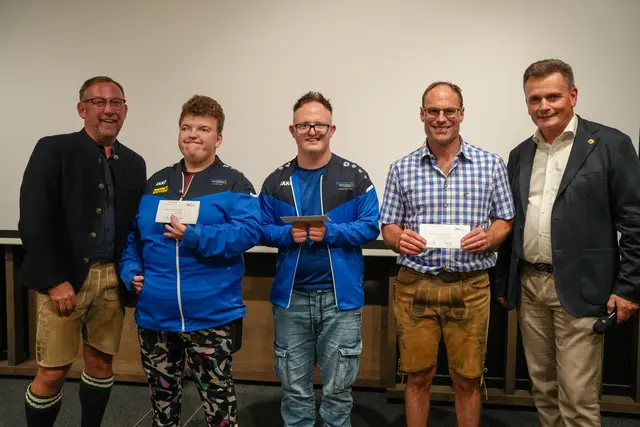 Die Sportlerin und Sportler des Behindertensportverein Pongau. Veronika Lidl, Luca Gappmaier und Manuel Auer. (v.l.) | Foto: Johannes Burger/Stadtgemeinde Bischofshofen