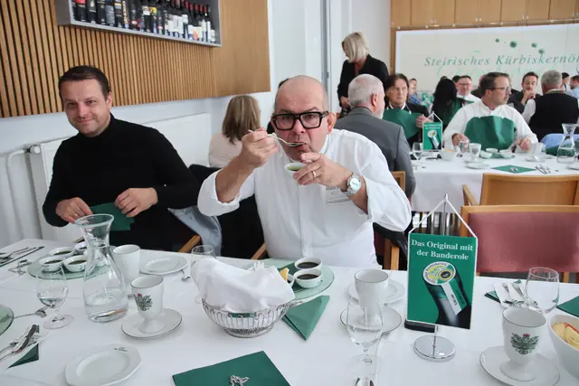 Hans-Peter Fink war von der Qualität begeistert | Foto: MeinBezirk/Herwig Brucker