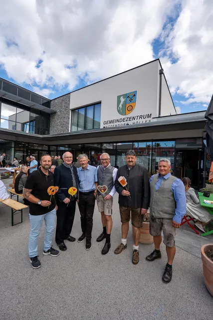 v.l.n.r. GGR Vasile-Adrian Rusu (FPÖ), GGR Hermann Mocek (SPÖ), Kabarettist Peter Meissner, Bürgermeister Franz Stiegler (VP), Vizebürgermeister Martin Schneidhofer (VP), GGR Robert Resch (VP) | Foto: Gemeinde Matzendorf-Hölles
