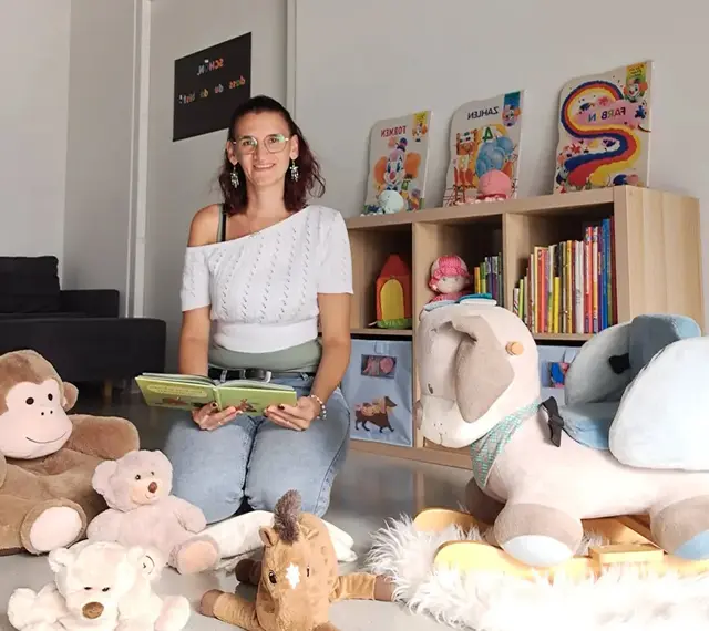 Claudia Riva von Claudias Herzenszeit ist mit der mobilen Kinderbetreuung seit Ende September am Standort anzutreffen. | Foto: Claudia Riva 