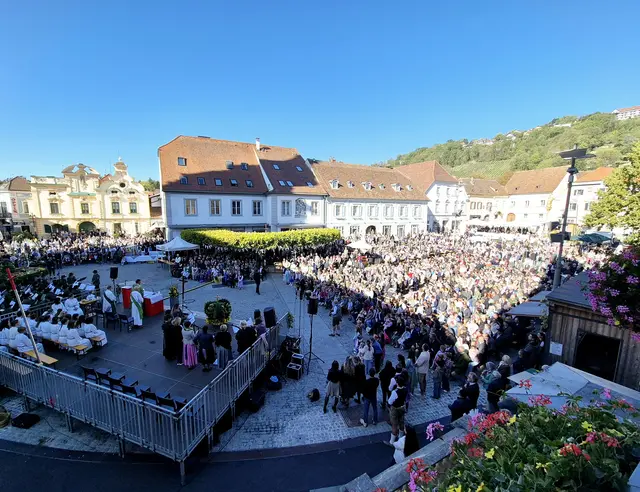 Die Feste und Veranstaltungen am Hauptplatz locken zahlreiche Besucher in die Hartberger Innenstadt. | Foto: Stadtgemeinde Hartberg