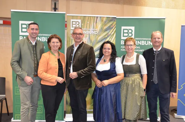 Von links: MEP Alexander Bernhuber, OÖ Bauernbund-Landesobfrau LRin Michaela Langer-Weninger, LK-Präsident Franz Waldenberger, Landesbäuerin Johanna Haider, LK-Vizepräsidentin Rosemarie Ferstl und OÖ Bauernbund-Direktor Wolfgang Wallner. | Foto: OÖ Bauernbund