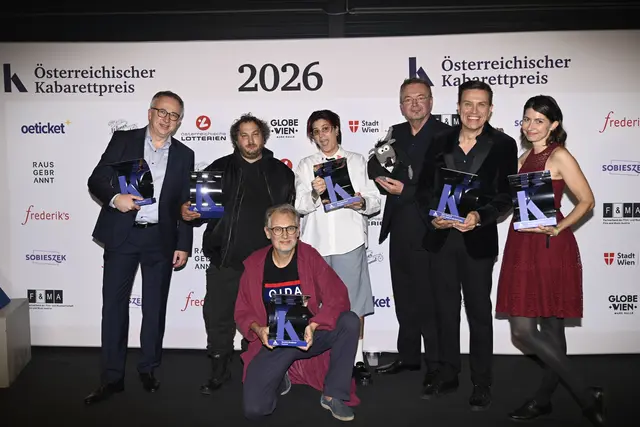 Das sind die Preisträgerinnen und Preisträger des Österreichischen Kabarettpreises 2026 bei der Gala im Globe Wien. Erstmals wurden Auszeichnungen in sieben Kategorien vergeben. | Foto: Katerina Mladenova