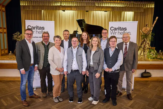 Bürgermeister Hans-Jürgen Resel, Karl Schwaiger, Petra Streimelweger, Leitungs-Stellvertreterin, Bereichsleiter Martin Kargl, Werkstattvertreter Lukas Zeinzinger, Theresa Fischelmayer, Fachbereichsleitung Arbeit Süd, Werkstattleiterin Michaela Streimelweger, Generalsekretär Christoph Riedl, Werkstattvertreter Stefan Gric, Altbürgermeister Johann Schellenbacher | Foto: Caritas