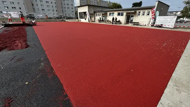 In der Emichgasse finden bis Ende November noch Arbeiten an der Jugendsportanlage statt. | Foto: Andreas Pölzl/MeinBezirk