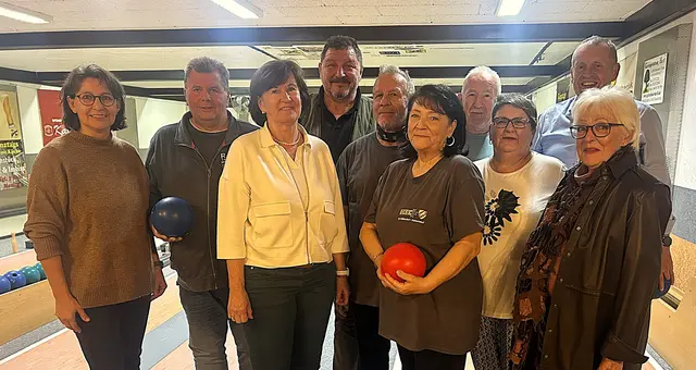 Mathilde Steineder von der Betriebssportgemeinschaft und die Kameradinnen und Kameraden Erich Hager, Christine und ÖKB-Bezirksobmann Josef Kohzina, Hans und Andrea Meißl, Karl und Inge Hochmeister, Erich Embacher und Irene Rainer.
 | Foto: ÖKB