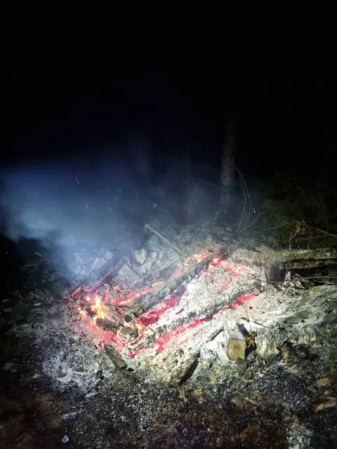 Bei Eintreffen der Florianis war das Objekt schon weitgehend niedergebrannt. | Foto: FM Maximilian Roither