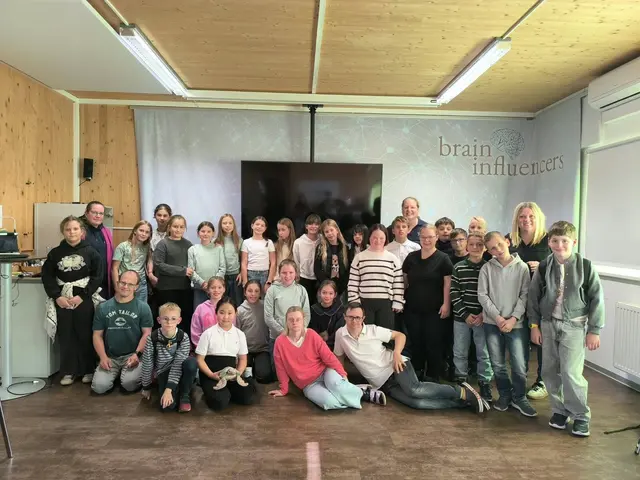 Für die Schülerinnen und Schüler der Europaschule Budapest stand auch ein Nachmittag im Kompetenzzentrum in Leoben auf dem Programm. | Foto: Dominik Dobaj