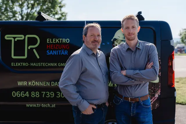 Wissen, wohwe hohe Stromrechnungen oft kommen: Die Geshäftsführer der TR-Elektro-Haustechnik GmbH: Jürgen Thomazic und Andreas Riepan | Foto: TR Elektro-Haustechnik GmbH