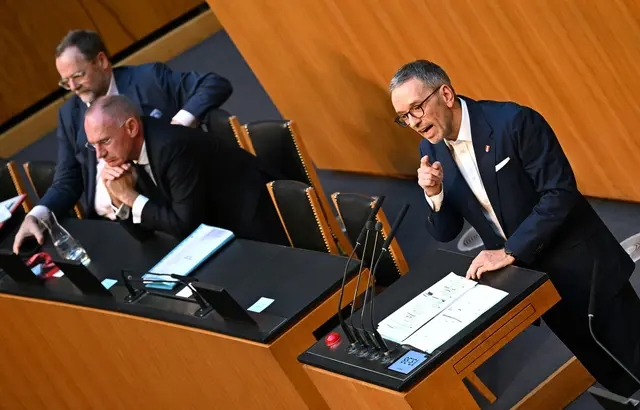 Mit einer einzigen Frage eröffnete die FPÖ am Donnerstag, 15. Oktober, ihre dringliche Anfrage im Nationalrat: "Ist diese Bundesregierung noch handlungsfähig und in der Lage, ihre Geschäfte zu führen?" Parteichef Herbert Kickl lieferte seine Antwort gleich mit: "Nein, sie war es nie." | Foto: APA-Images / APA / HELMUT FOHRINGER