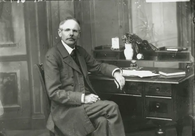Peter Rosegger an seinem Schreibtisch. 1876 gründete Rosegger die volkstümliche Monatszeitschrift "Heimgarten". | Foto: F.J. Böhm