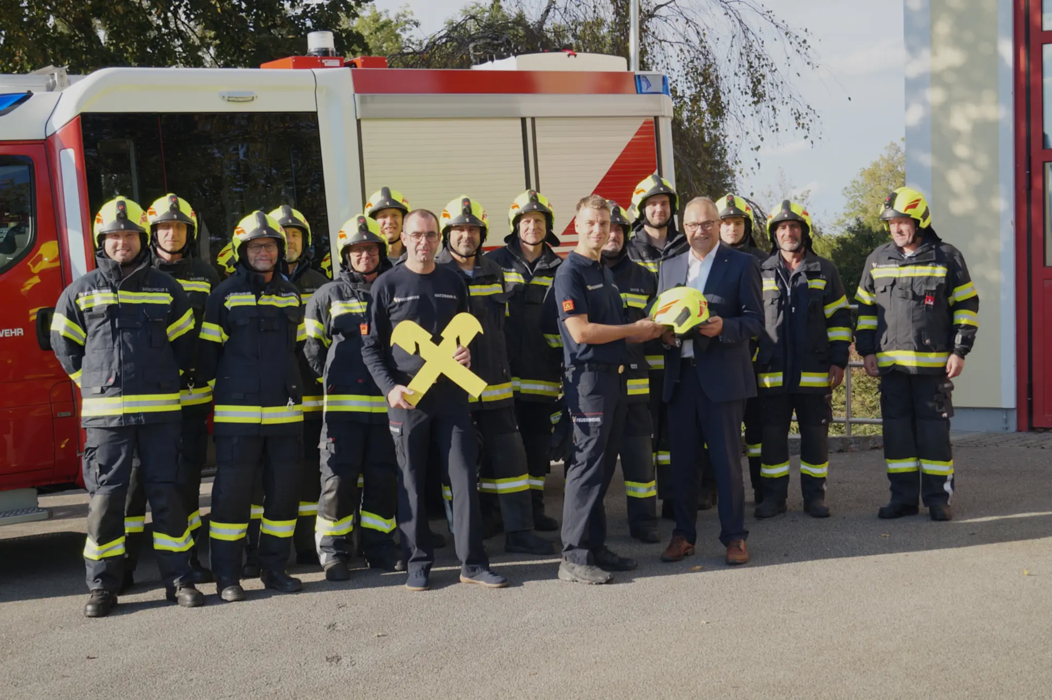 Besserer Schutz: Mehr Komfort für Einsätze - Neue Helme für die Feuerwehr ...