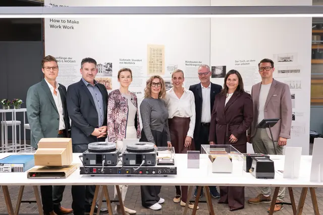Daniel Stojoski (Leiter Abteilung Logistikstrategie &amp; Innovationen bei SPAR), Roman Nowatschk (Leiter E-Mobilität bei EVN), Silke Paizoni (Leiterin Dienstleistungen bei EVN), Alexandra Wittmann (EVN Vorstandsdirektorin), Daniela Knieling (Geschäftsführerin bei respACT), Stefan Zach (Leiter Kommunikation und Marketing bei EVN), Andrea Edelmann (Leiterin Innovation und Nachhaltigkeit bei EVN), Gerald Strebl (Agri-PV-Projekt Familie Strebl). | Foto: Daniela Matejschek“-respACT/EVN 