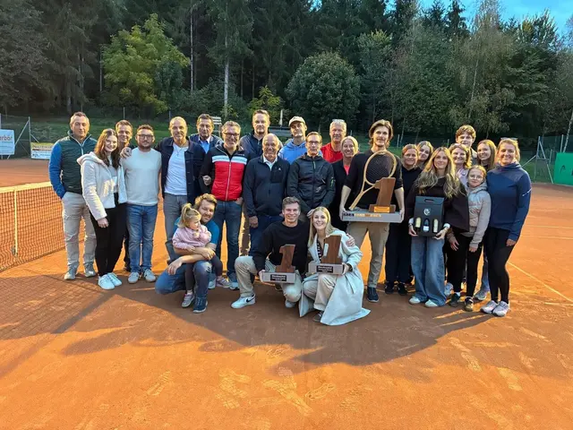 Die Teilnehmerinnen und Teilnehmer der Tennis-Vereinsmeisterschaft 2026 in Eitweg freuten sich über spannende Matches und einen gelungenen Turniertag | Foto: Privat