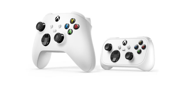 Der neue Xbox Nano-Controller richtet sich an Spielerinnen und Spieler, die kleine Hände haben oder das Gamepad flexibel transportieren wollen. | Foto: Microsoft
