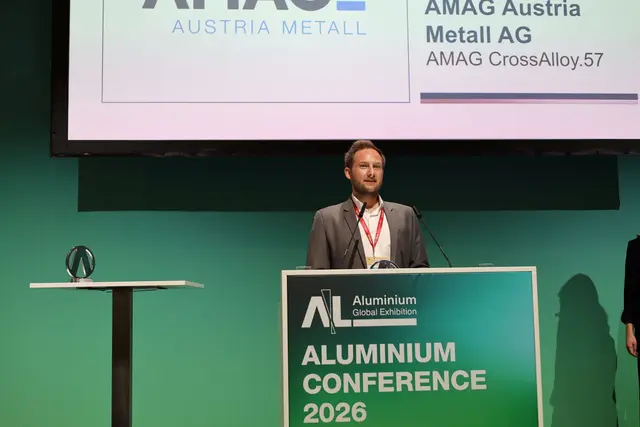 Lukas Stemper, Mitarbeiter im Bereich F&amp;E der AMAG Austria Metall AG, bei der Verleihung des Aluminium Innovation Awards in Düsseldorf. | Foto: International Aluminium Journal