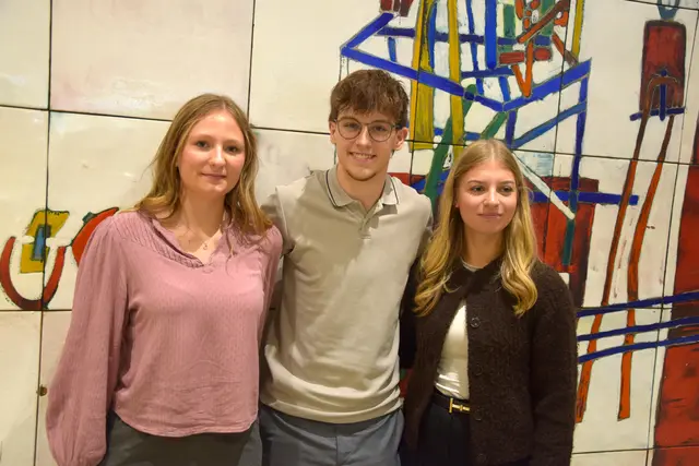 Magdalena Sperdin, Jonas Kamper und Annika Gietl sprachen über die Vorzüge ihrer neuen Schule.