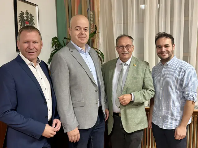 Gratulieren Stephan Greil zum Bürgermeister von Pernersdorf: Stefan Lang, Richard Hogl, Christoph Fürnkranz | Foto: ÖVP