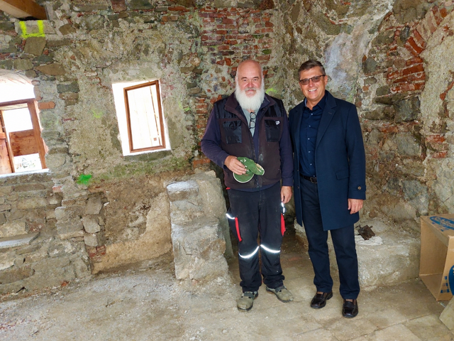 Robert Hofstadler mit Leader-Geschäftsführer Manfred Hinterdorfer. | Foto: Ernst Mitmannsgruber