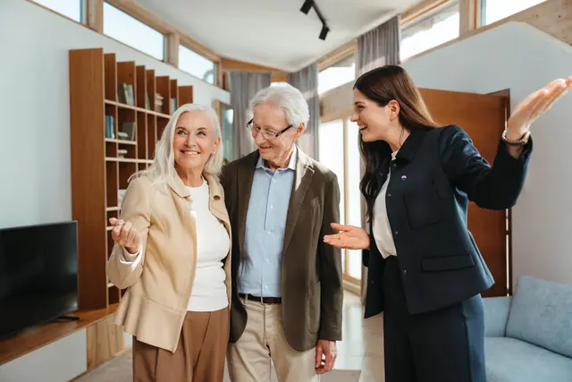 Sie erhalten vor Ort auch einen Gutschein für eine kostenlose Marktwerteinschätzung Ihrer Immobilie. | Foto: REMAX